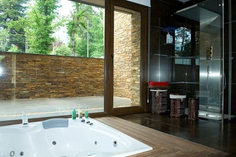 baño en suite con jacuzi